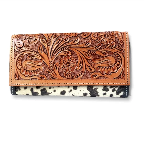 LAST ONE!! Gorgeous Handmade/Hand Carved Genuine Leather Western Style Wallet - Picture 9 of 10